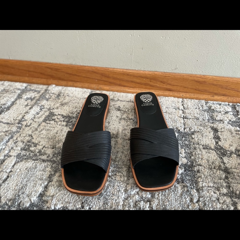 VINCE CAMUTO slide sandals